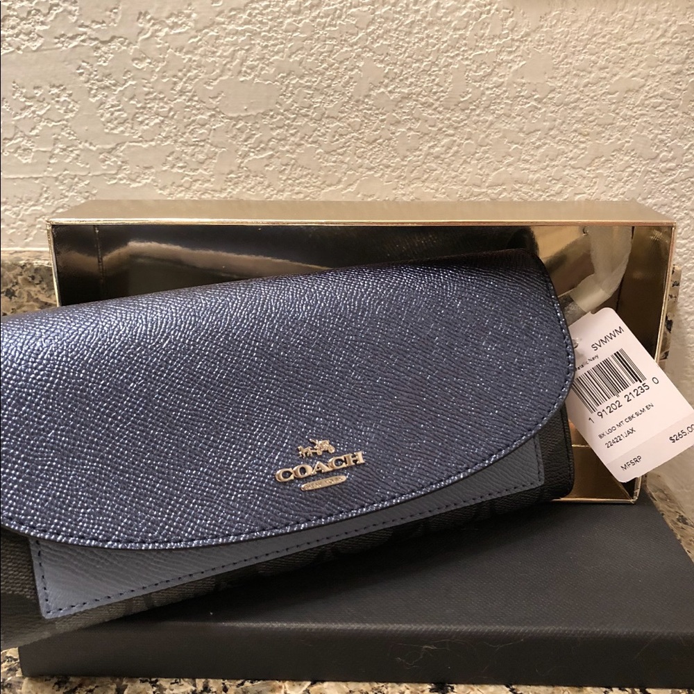 🆕 Coach Wallet